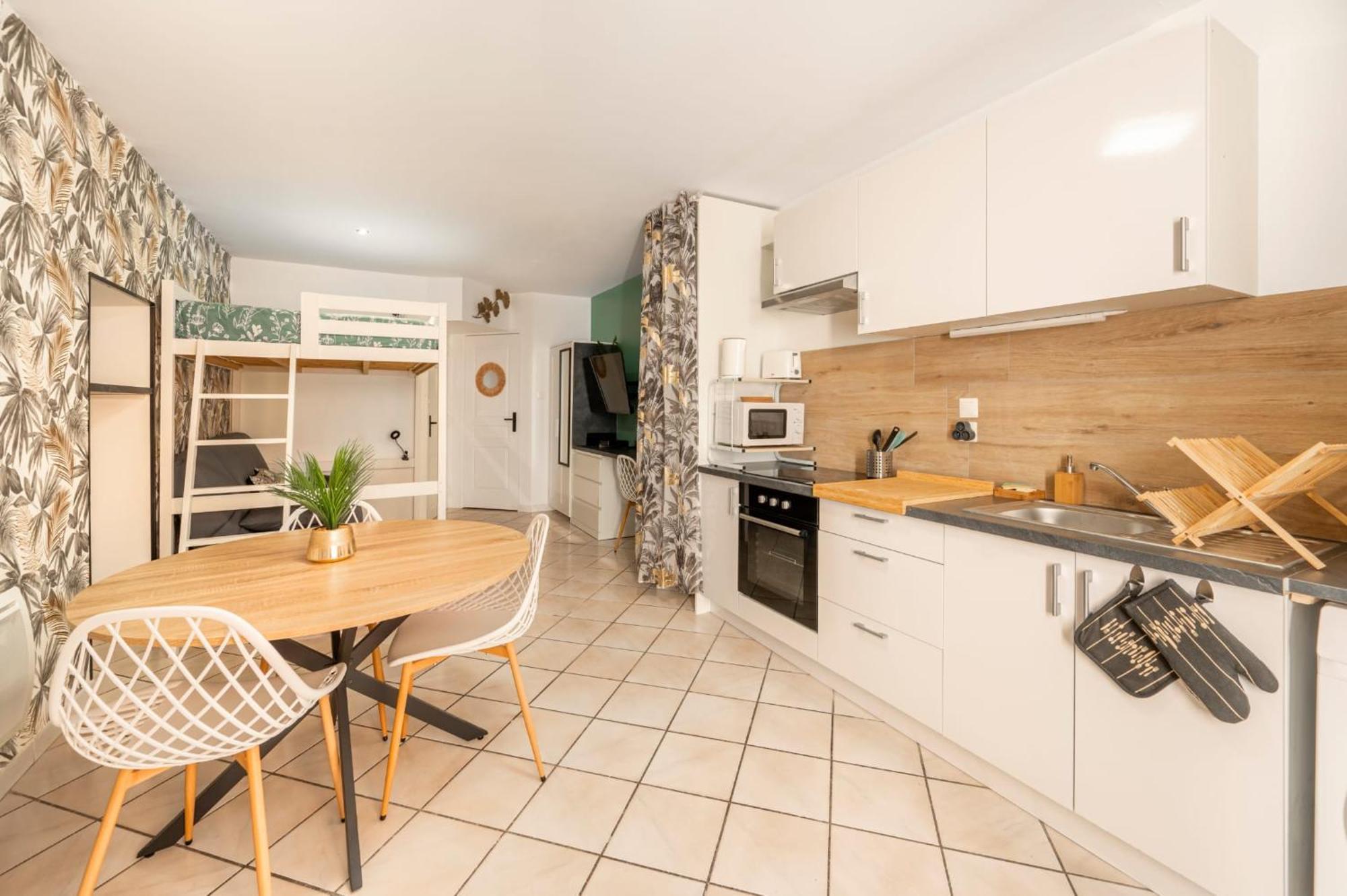 Urban Jungle Parking & Netflix Centre Historique Apartment *